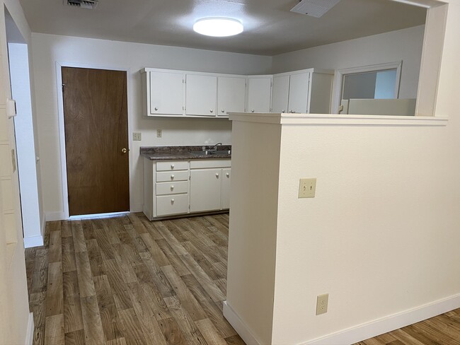 Foto del edificio - 902 SW Rogue River Ave