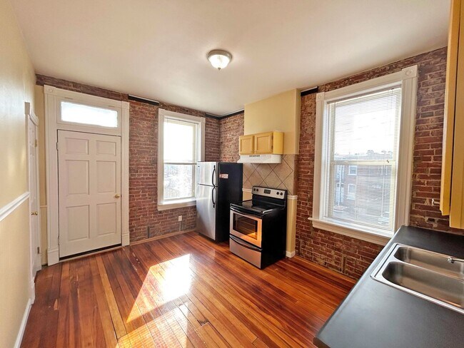 Foto del edificio - 4658-4660 Tyrolean