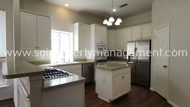 Foto del edificio - Fantastic 4 Bed in Coppell on Creek Lot!