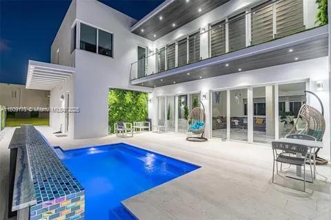 Foto principal - 6767 NW 103rd Pl