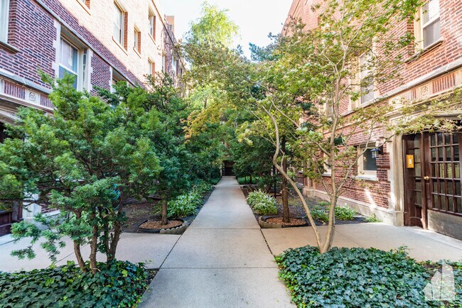 Foto del edificio - 521 W Brompton Ave