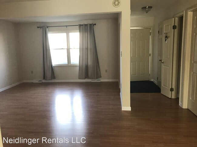 Building Photo - 2 br, 2.5 bath House - 1880 Douglas Drive