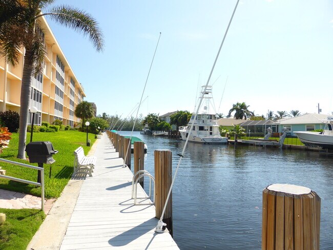 Foto del edificio - 698 NE Spanish River Blvd