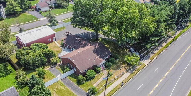 Building Photo - 19 Kingston Ln