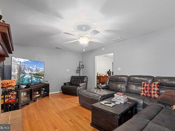 Foto del edificio - 8313 Rolling Rd