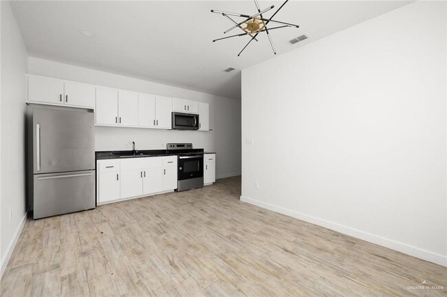 Building Photo - 1429 W Harrison Ave