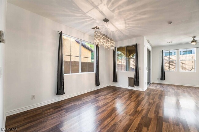 Foto del edificio - 1537 Moss View Ct