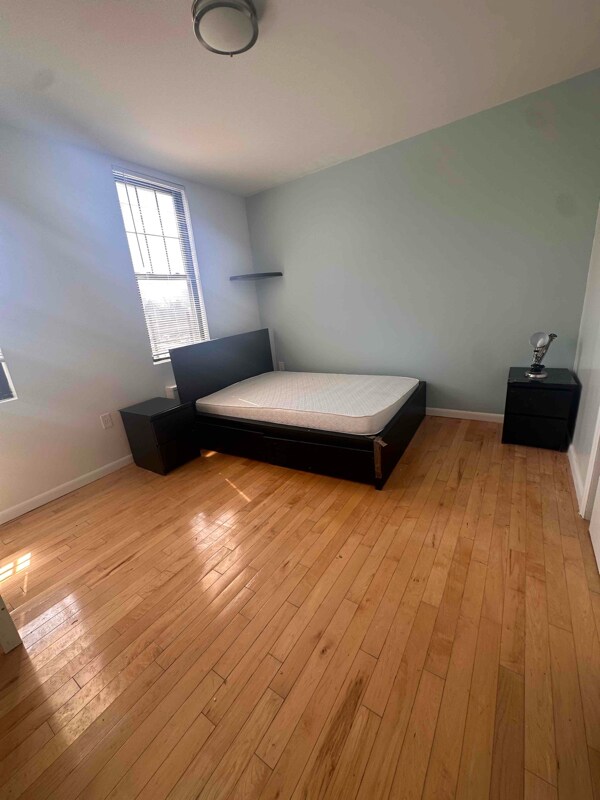 Foto del edificio - 2213 St Raymond Ave