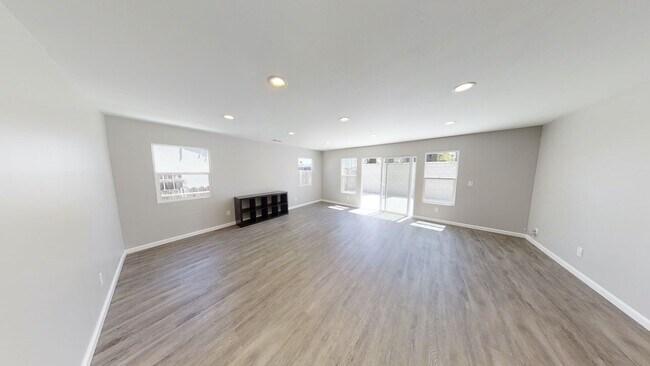 Foto del edificio - 5371-5371 Hewlett Dr