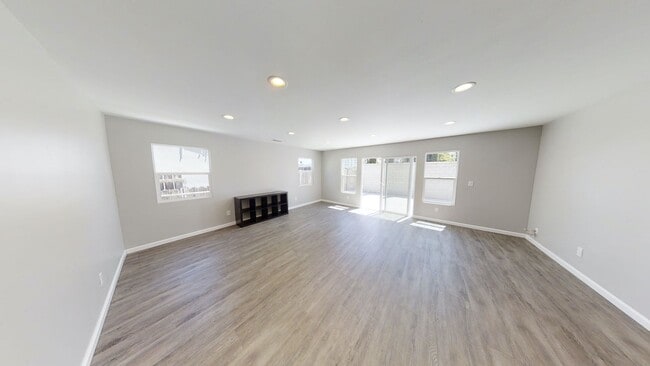 Foto del edificio - Large Property w/ 2 Kitchens!!