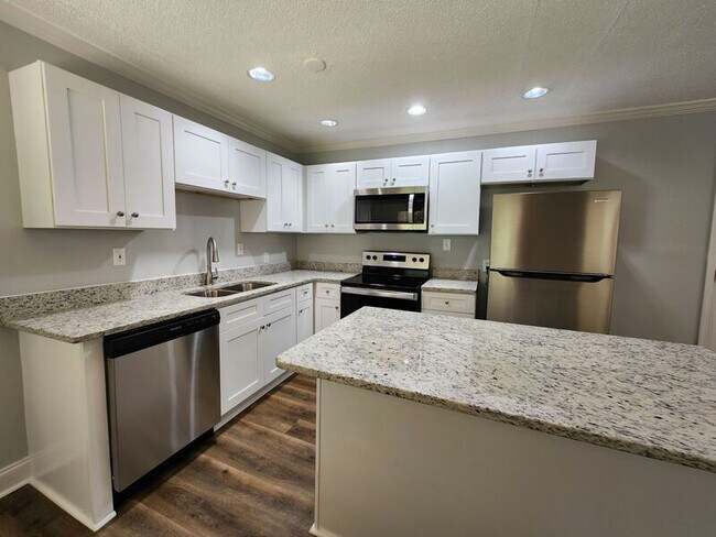 Building Photo - 1137 Valerie Woods Dr