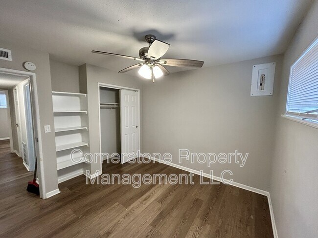 Foto del edificio - 2506 Redbud Ln
