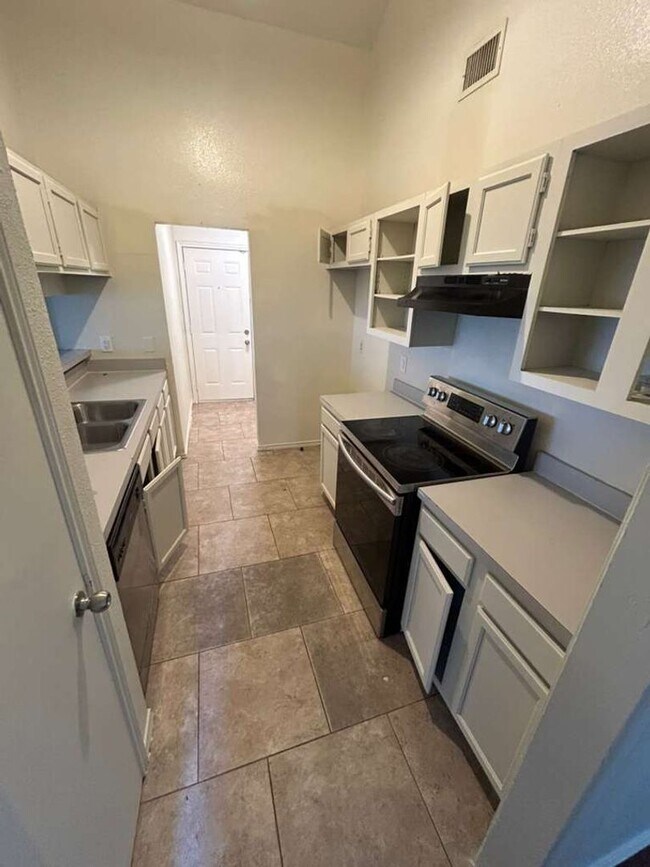 Foto del edificio - 11802 James Dr