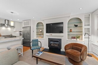 Building Photo - 342 Marlborough St