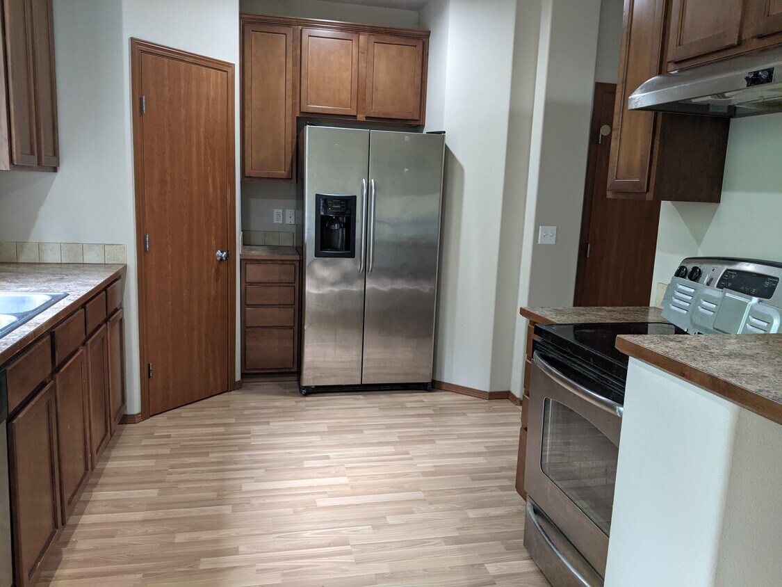 Kitchen with pantry - 13506 107th Avenue Ct E