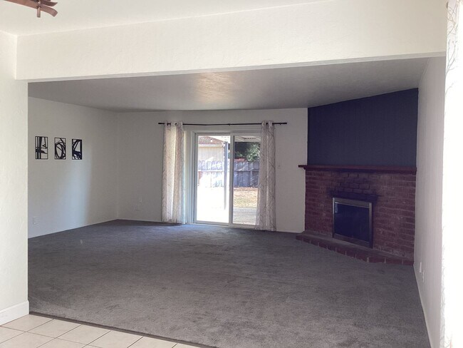 Foto del edificio - 4648 N 6th St