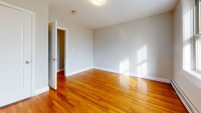 Foto del edificio - 972-974-974 Saratoga St