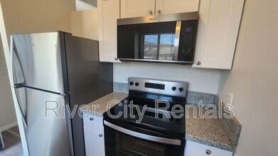 Building Photo - 2430 N Seabury Pl