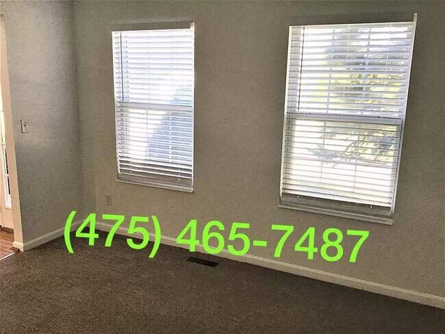 Foto del edificio - 1077 Valley Wood Dr