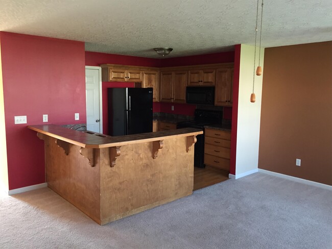 Building Photo - 221 Hanover Ct