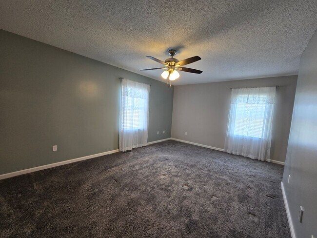 Building Photo - Just Minutes to the USCG Base Like New 3 Bed, 2.5 Bath Ranch