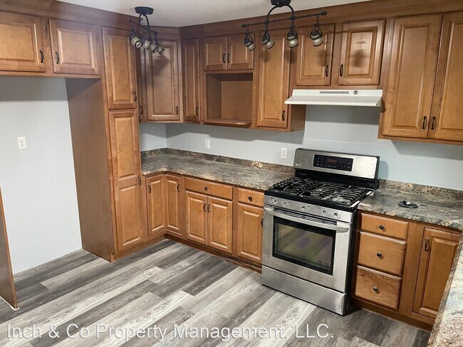 Foto del edificio - 4 br, 1.5 bath House - 79 1st Ave