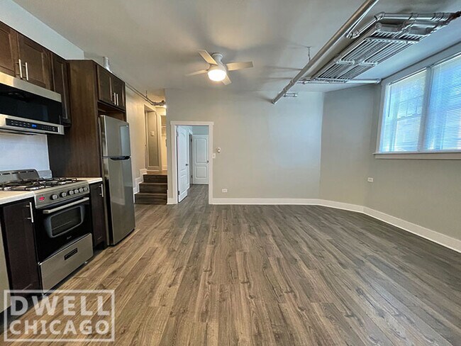 Foto del edificio - 2348 W Addison St