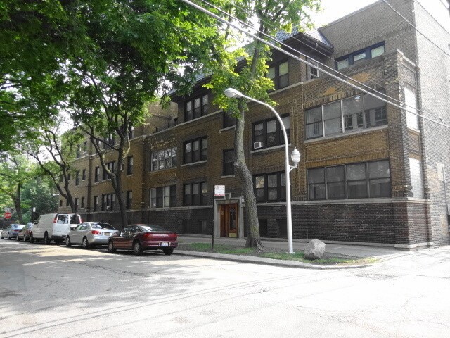 Primary Photo - 1111 W Balmoral Ave