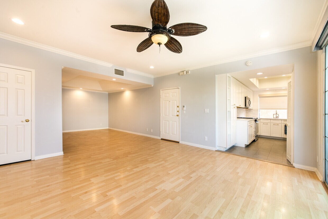 810 S Lucerne Blvd Unit 201, Los Angeles, CA 90005 Condo for Rent in