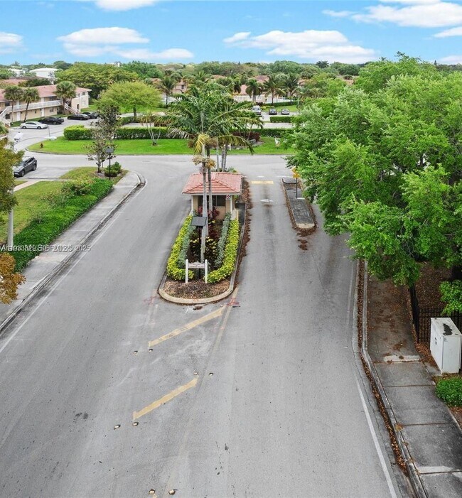 Foto del edificio - 1016 Twin Lakes Dr