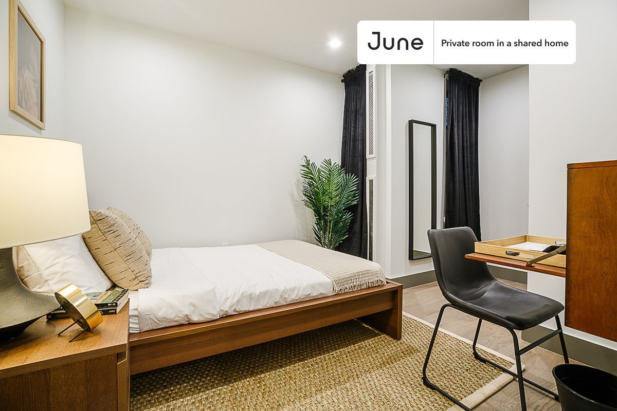 Foto principal - Room in Shared 3 bed/2 bath home