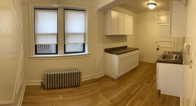 Building Photo - 1537 W 83rd St
