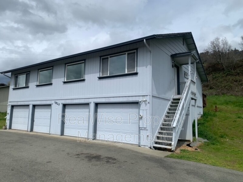 Primary Photo - 1820 NE Foothill Blvd