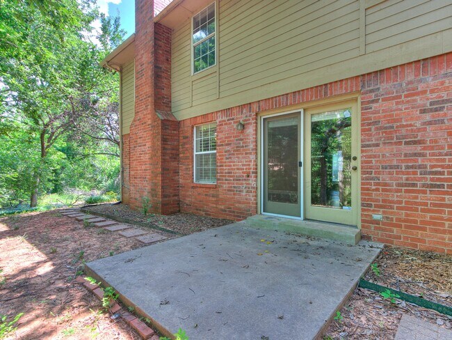 Building Photo - 1815 Chelsea Dr