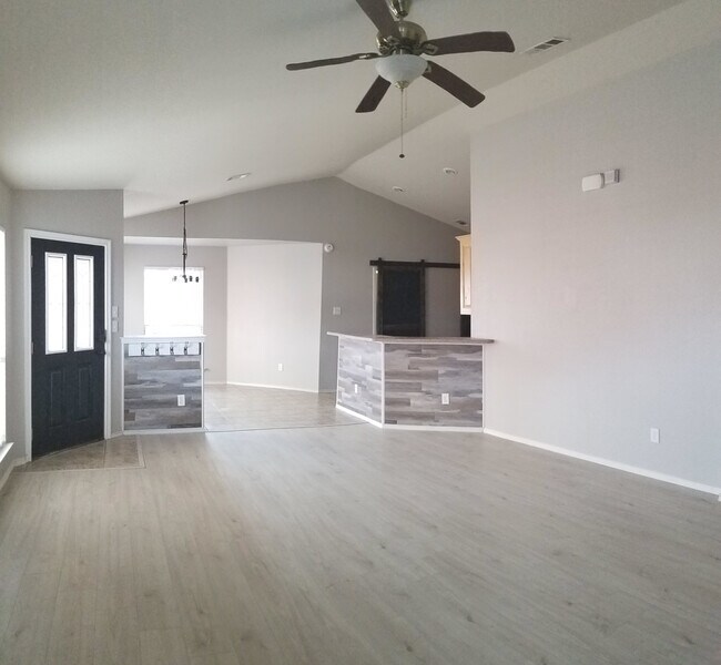 Building Photo - 5904 Kristen Dr