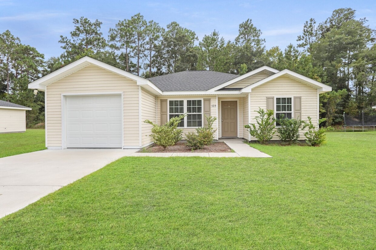 Primary Photo - 3bd 2ba HOME FOR RENT!