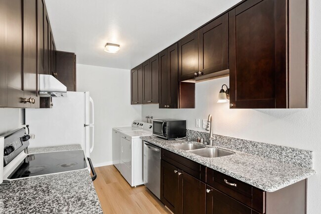 Foto del edificio - 6908 Camphor Ln