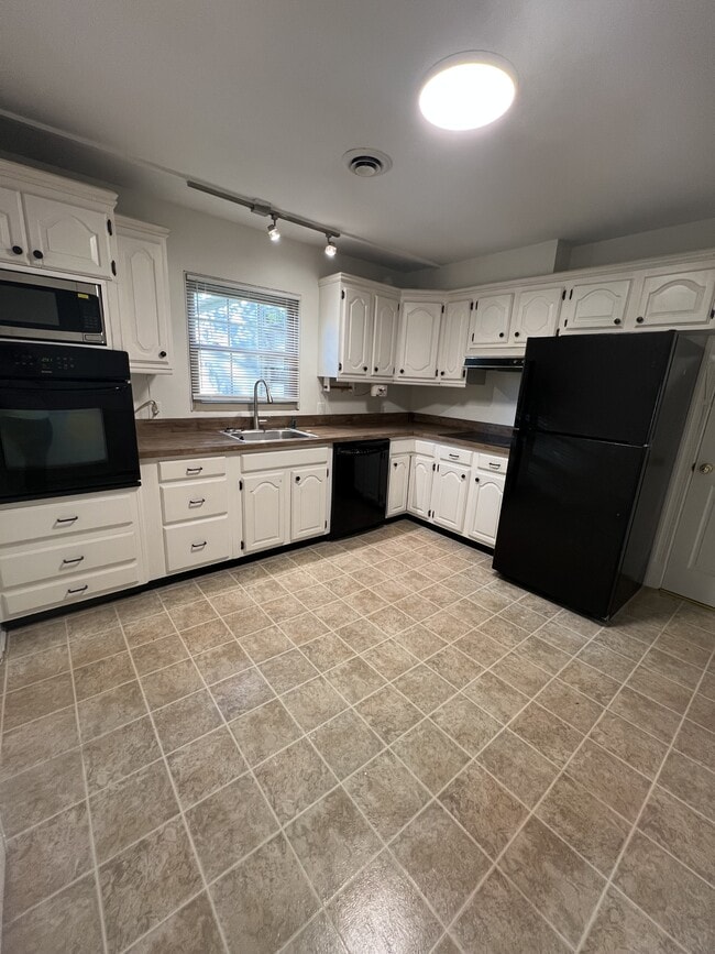 Building Photo - 110 Potomac Ave