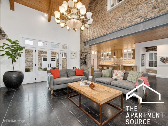 Foto del edificio - 2140 N Oakley Ave