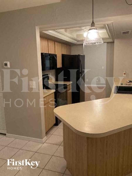 Foto del edificio - 9890 Laketree Ct