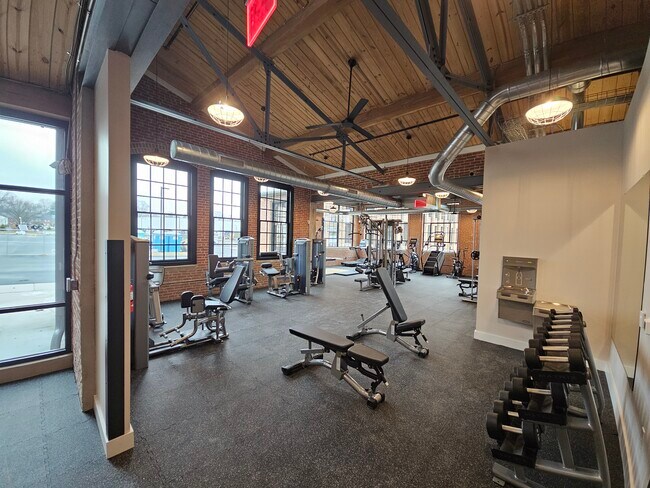 Centro de fitness para residentes (1) - The Lofts at Stehli Silk Mill