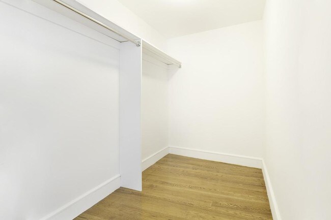 Building Photo - 2124 30th Ave