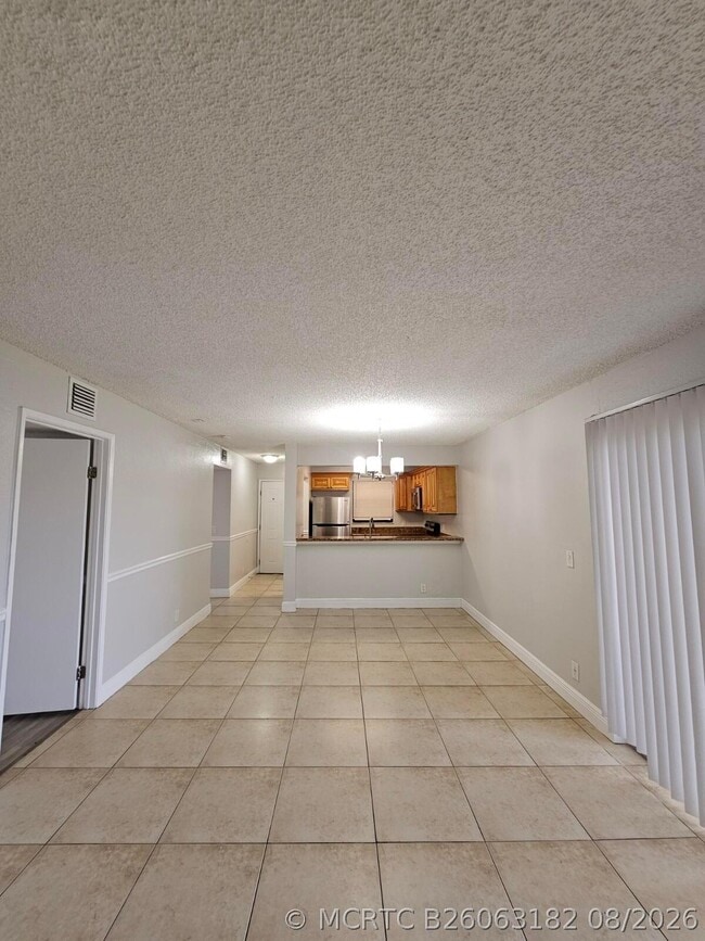 Building Photo - 1453 Lake Crystal Dr