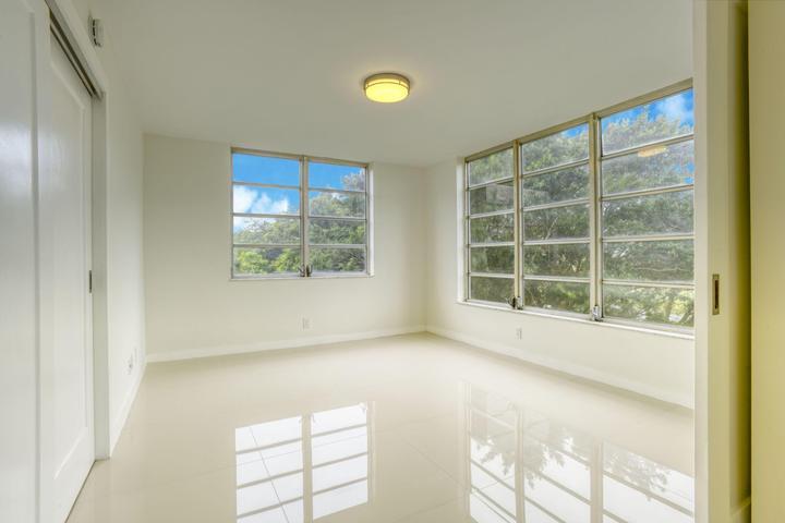 Foto del edificio - 535 Oaks Dr