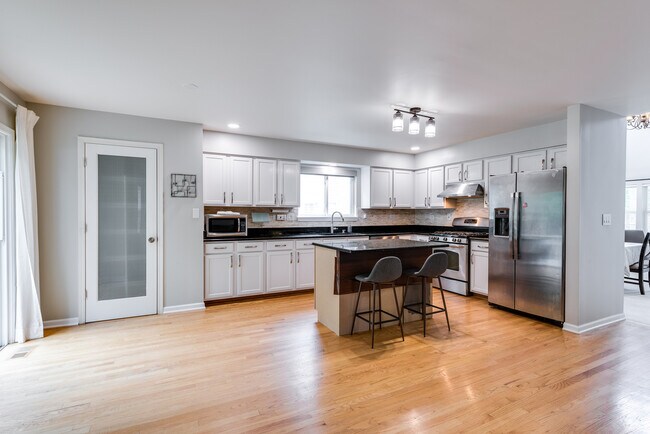 Building Photo - 2764 Whitehall Ln