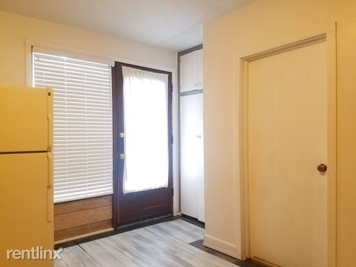 Building Photo - 2 br, 1 bath  - 406 S 2nd St Apt 2 Apt 2
