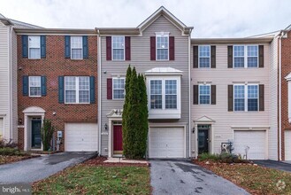 Building Photo - 1432 Pangbourne Way