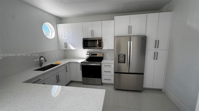 Foto del edificio - 10012 NW 7th St