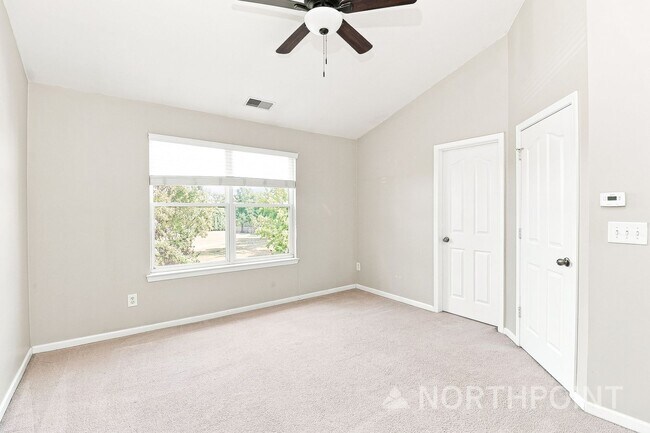 Foto del edificio - Coming Soon! 2BR/2.5BA | Renovated Townhome | Private Parking | Pets Allowed!