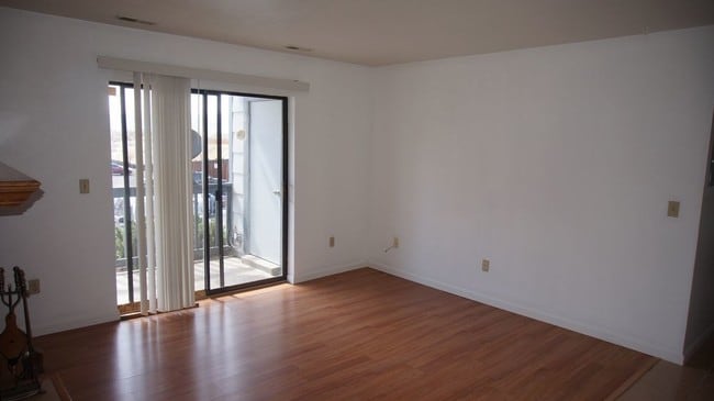 Building Photo - 10872 W Evans Ave